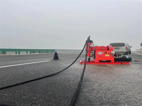 铁力马路路基路面开裂下沉注浆加固灌浆